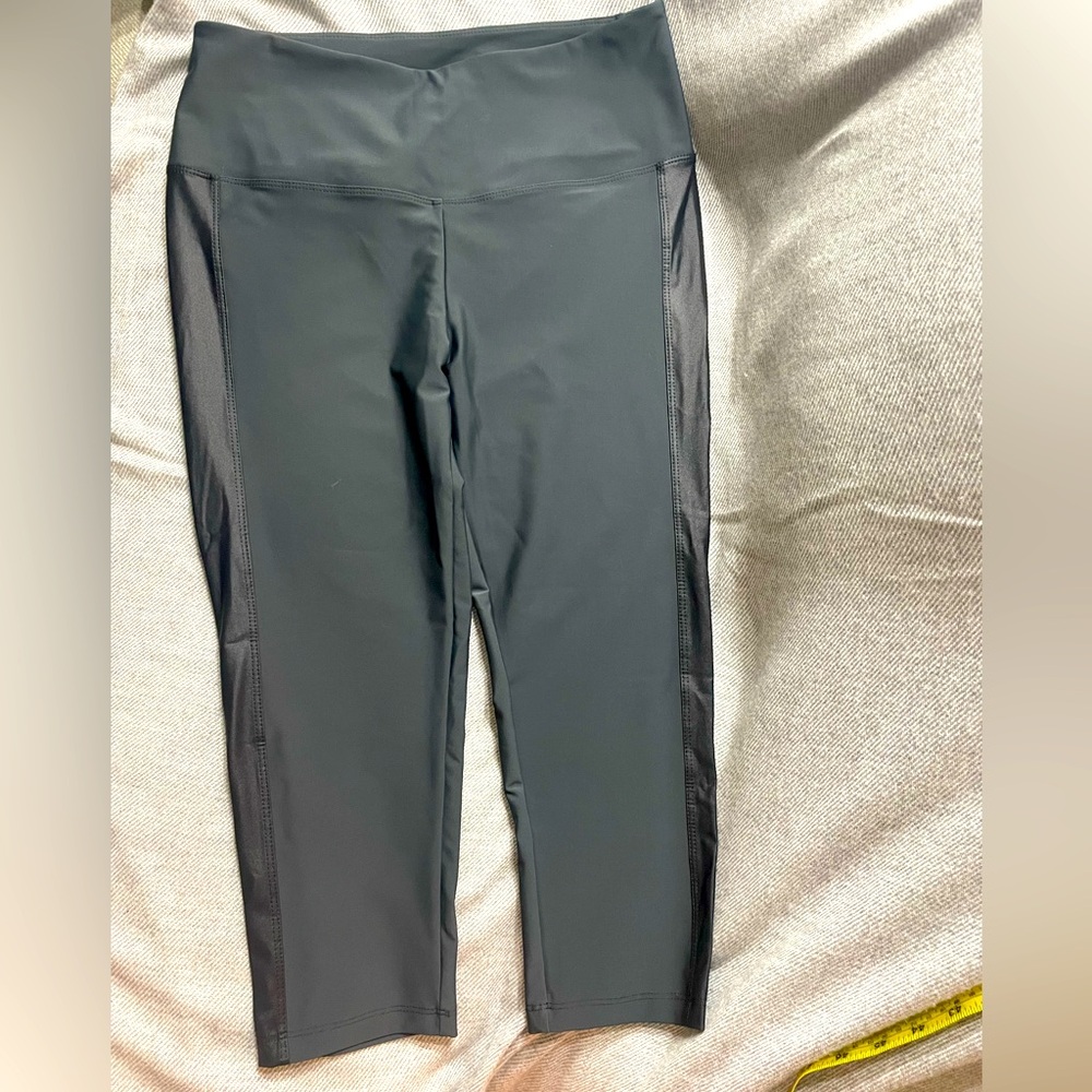 WOMENS YOGA ATHLETIC PANTS.  Size S-M